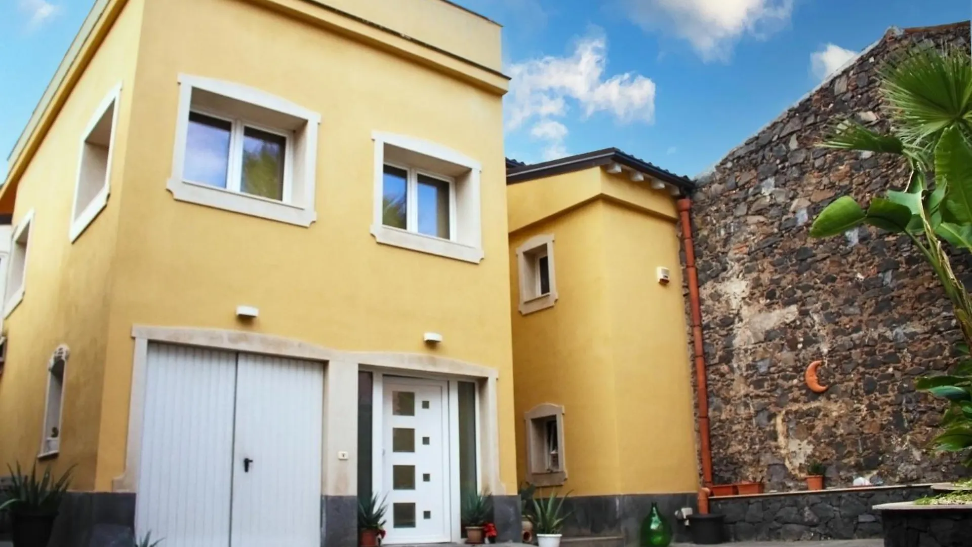La Pietra Nera - Etna Home Catania Bed & Breakfast